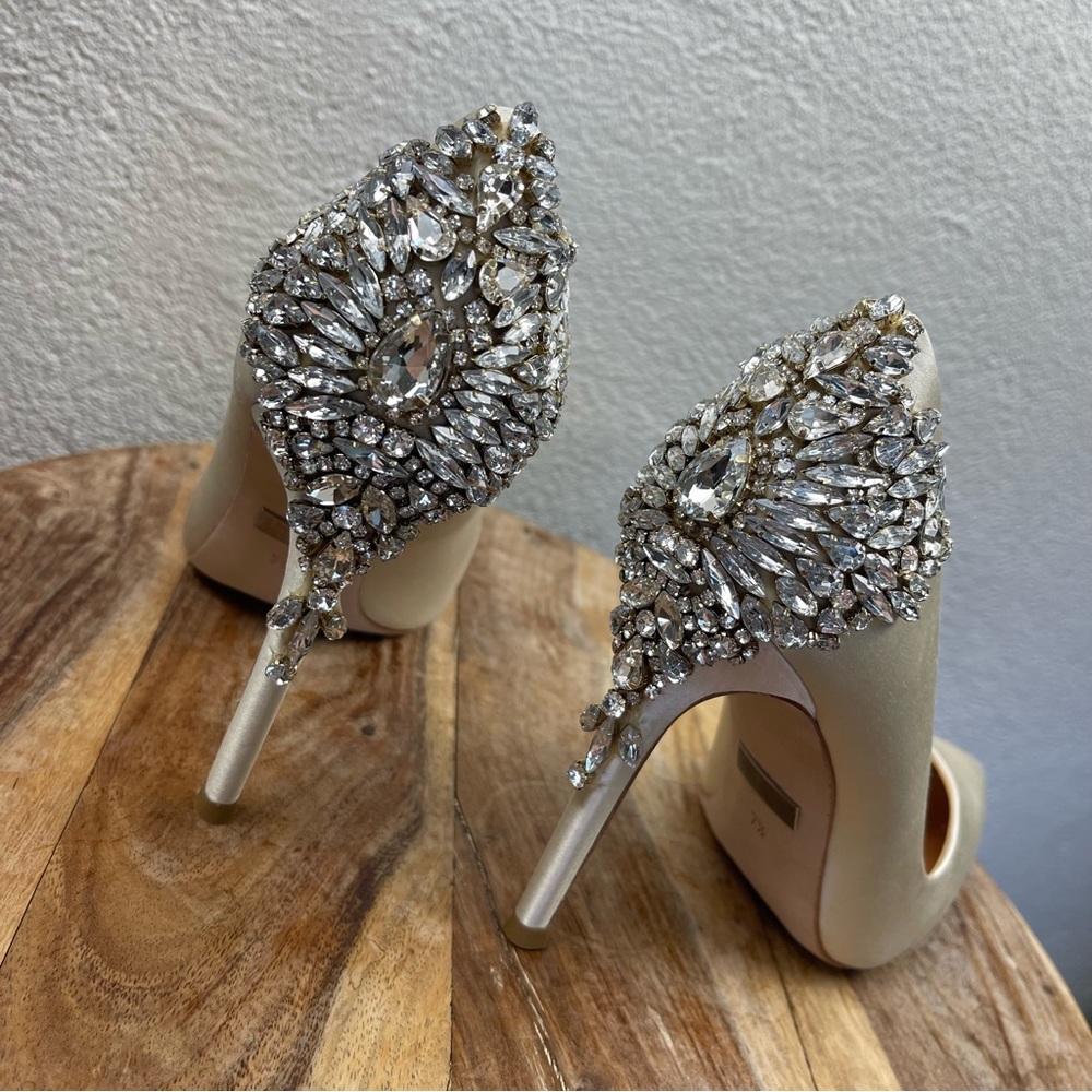 Badgley Mischka l 7.5 Gorgeous Ivory Rhinestone Embellished Bridal Wedding Heels